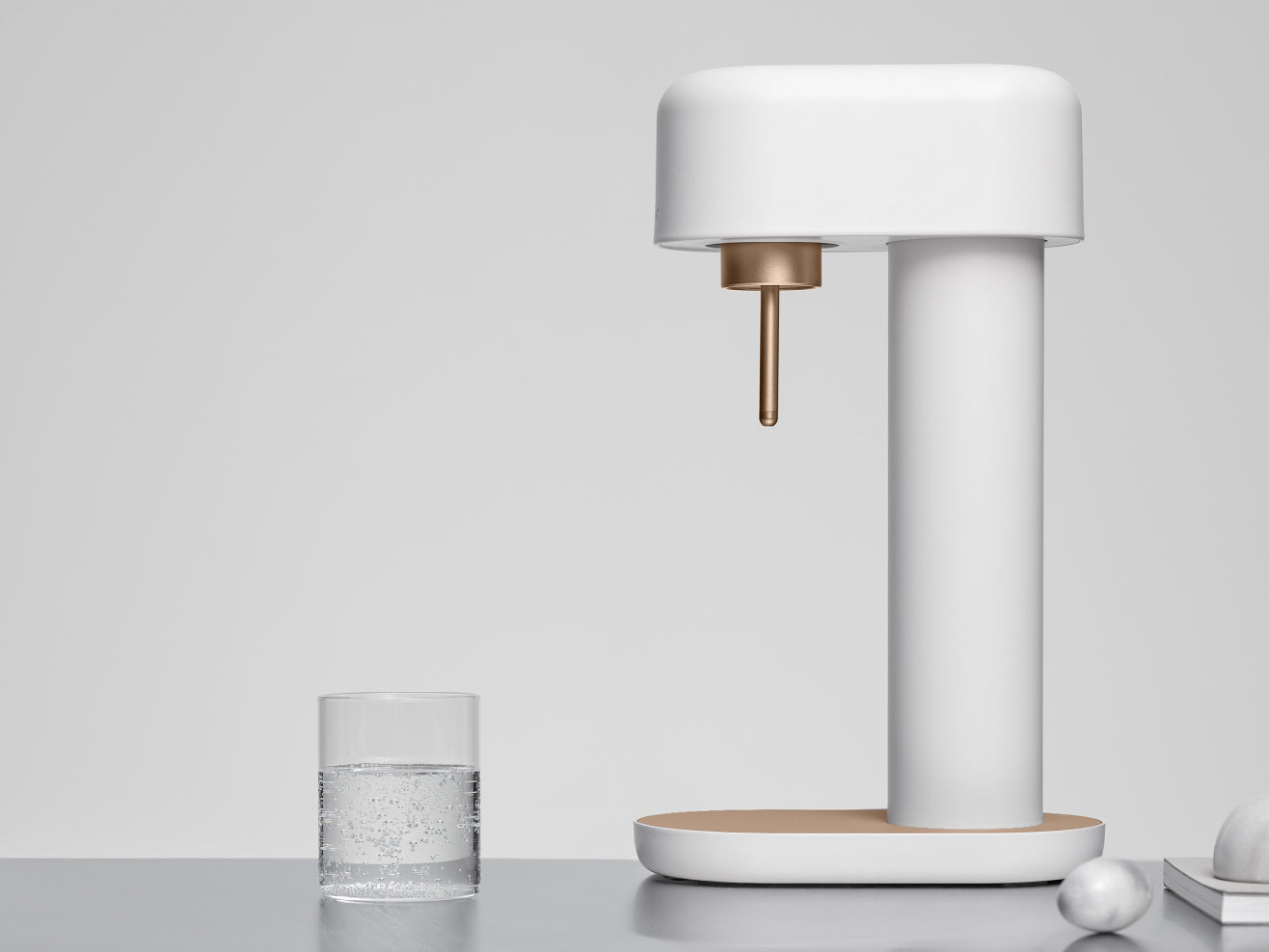 白の炭酸水メーカーの写真